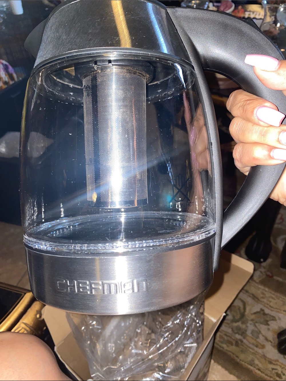 New Chefman Electric Kettle - Clear Glass with Silver Accents - Picture 16 of 16